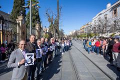 SEVILLA. 14.3.23. Cadena humana con decimales del número PI que organiza la Sociedad Andaluza de Enseñanza Matemática Thales. Comienza en el Rectorado de la Universidad de Sevilla y concluye en la Plaza Nueva. FOTO: VANESSA GOMEZ. archsev